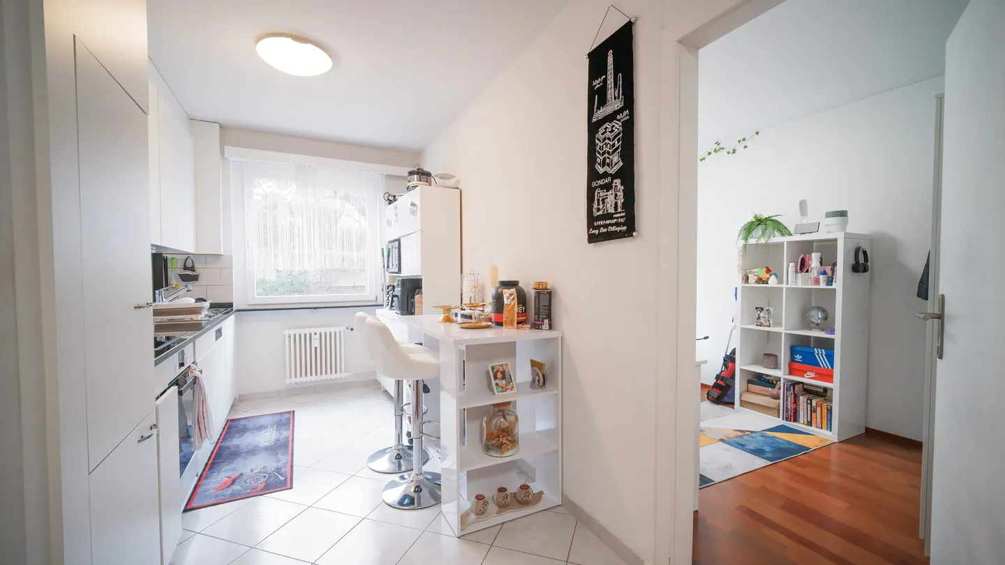 Modernes Apartment in Binningen - Foto 7 von 13