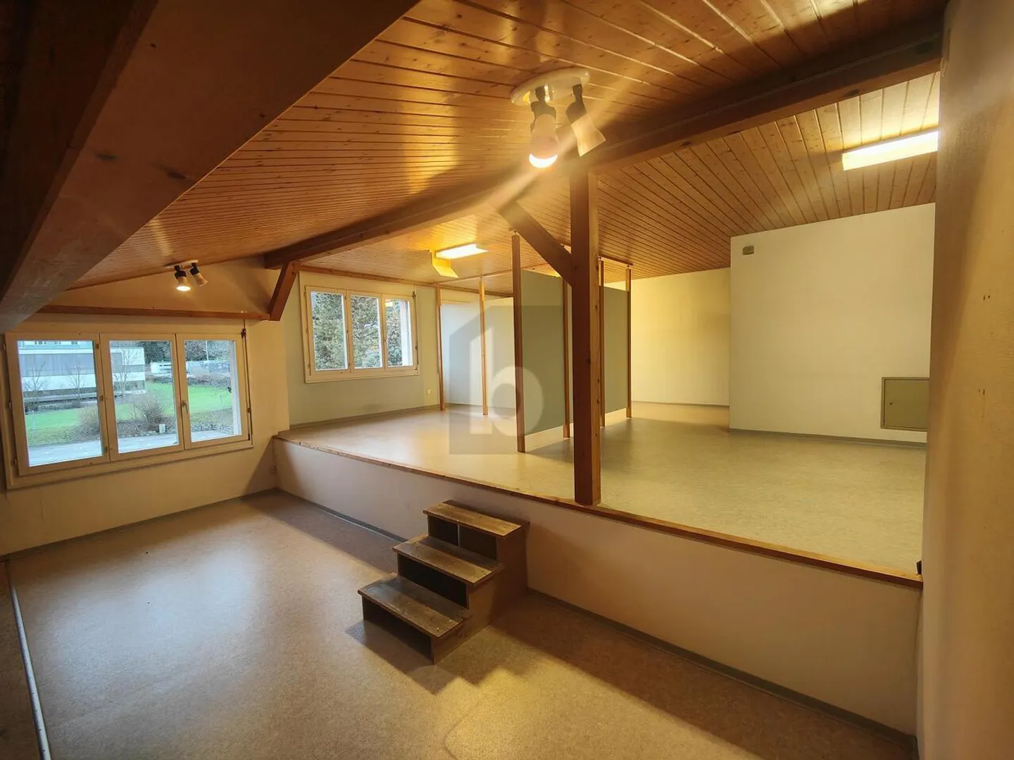 HIGH FREQUENCY AT ATTRACTIVE LOCATION - Photo 3 of 6