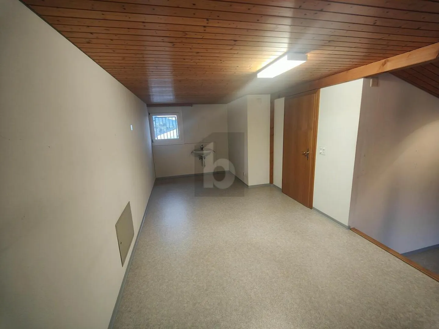 HIGH FREQUENCY AT ATTRACTIVE LOCATION - Photo 4 of 6