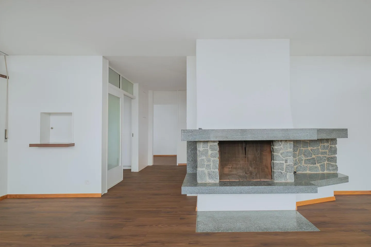 Ampio appartamento attico di 5,5 locali nel cuore di Kloten - Foto 3 di 8