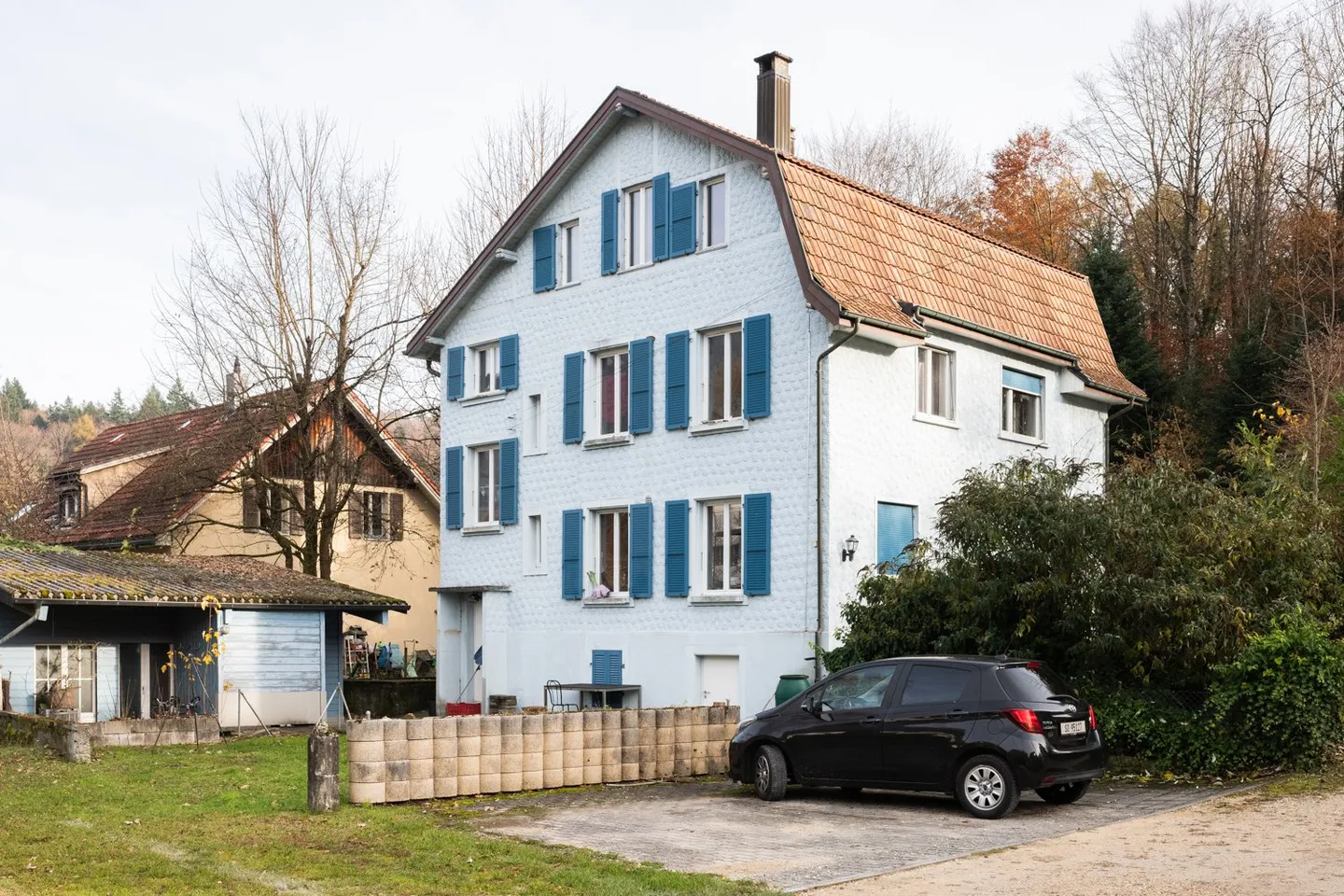 Adatto alle famiglie e vicino alla natura: Ampia casa bifamiliare con molto spazio esterno - Foto 1 di 21