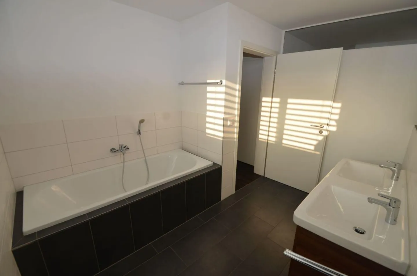 Grosszügige 5.5 Wohnung mit Fernblick ins Grüne - Photo 9 of 11