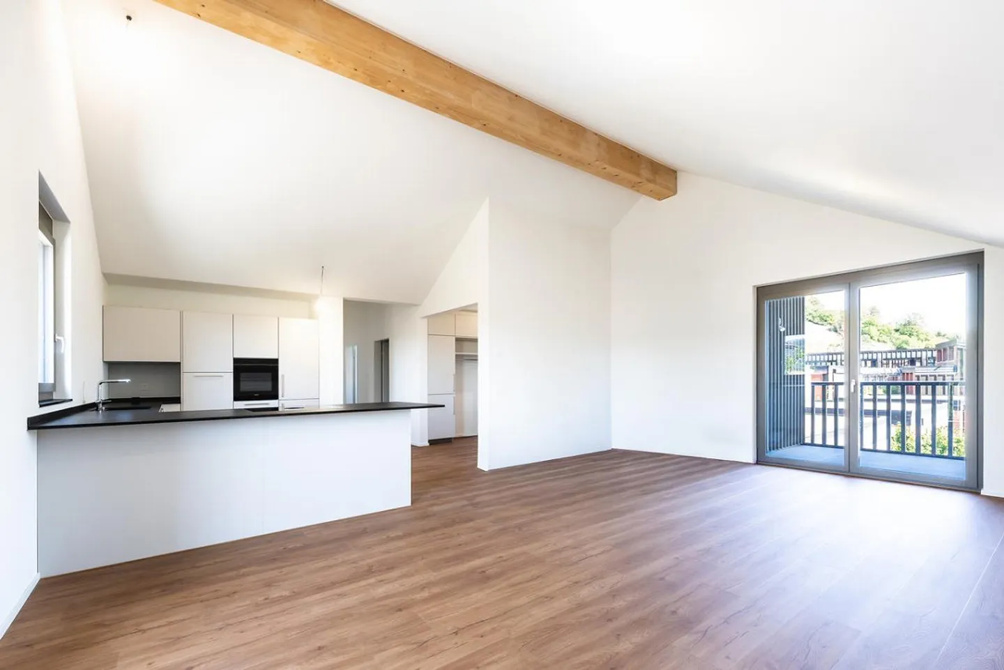 Fantastico attico con carattere di proprietà - Foto 3 di 14