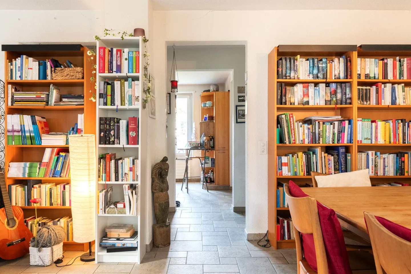 Adatto alle famiglie e vicino alla natura: Ampia casa bifamiliare con molto spazio esterno - Foto 4 di 21