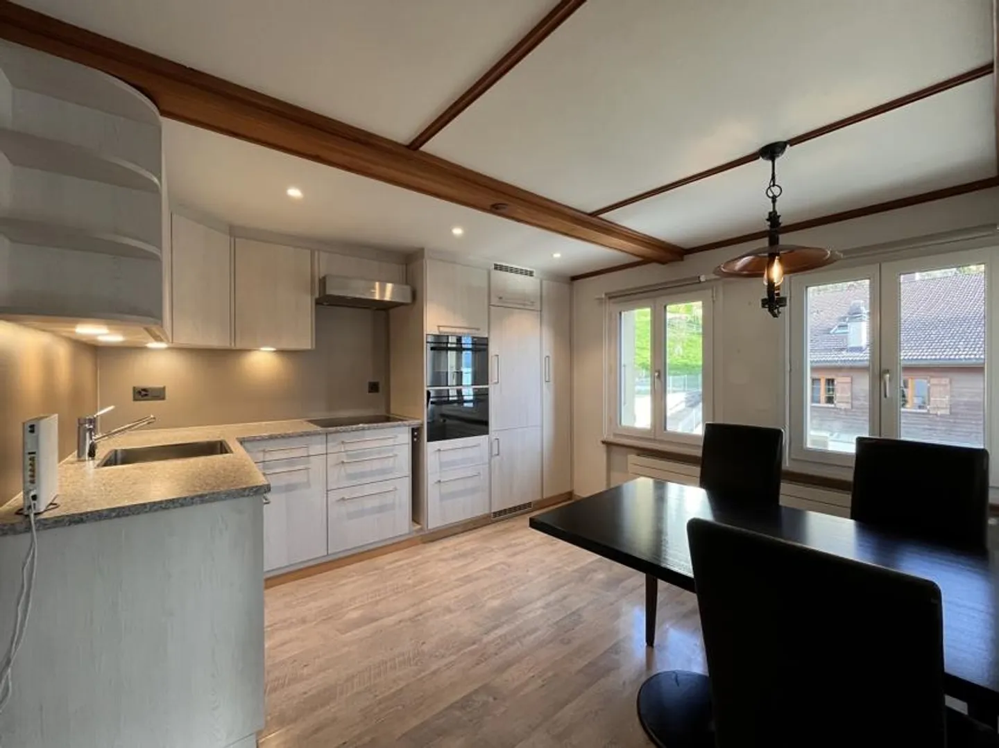 hübsche 3.5-Zimmer Wohnung mit schöner See- und Bergsicht - Foto 2 von 11