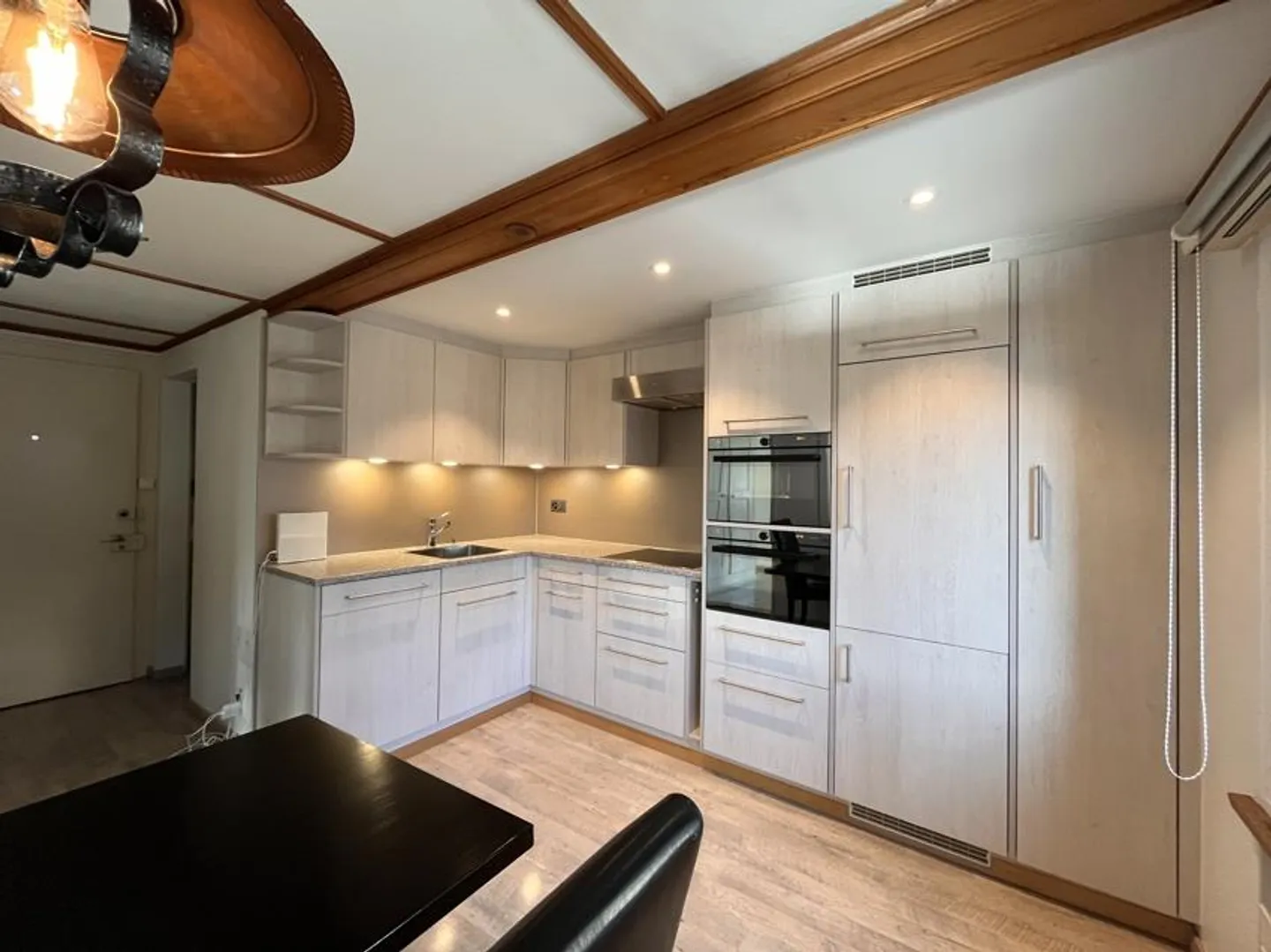 hübsche 3.5-Zimmer Wohnung mit schöner See- und Bergsicht - Foto 3 von 11