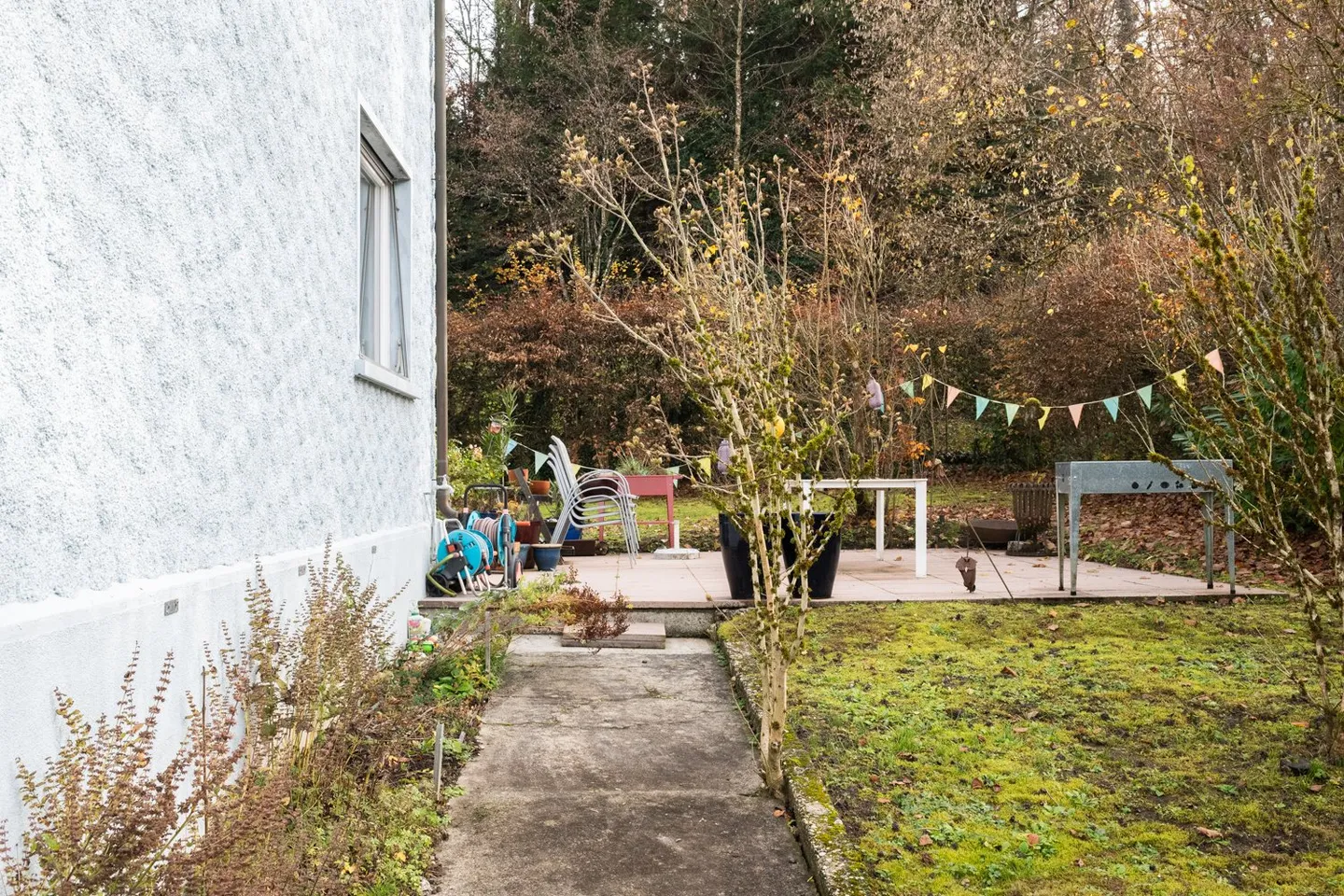 Adatto alle famiglie e vicino alla natura: Ampia casa bifamiliare con molto spazio esterno - Foto 19 di 21