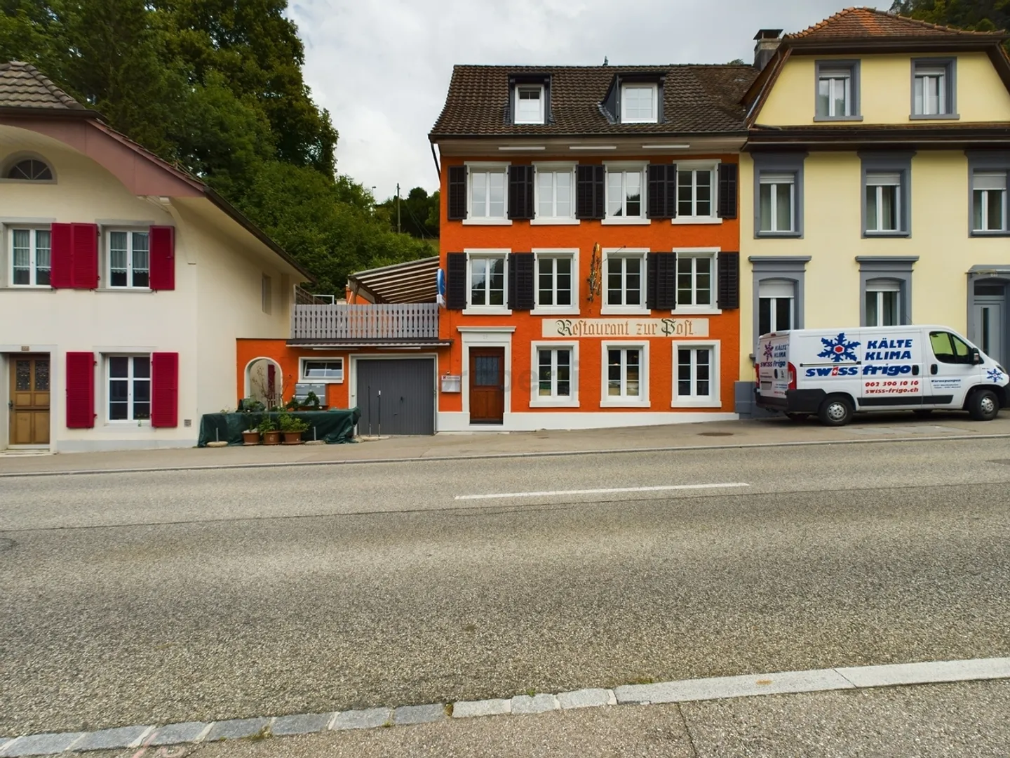 Attractive multi-family house with a gross yield of 6% - Photo 1 of 11