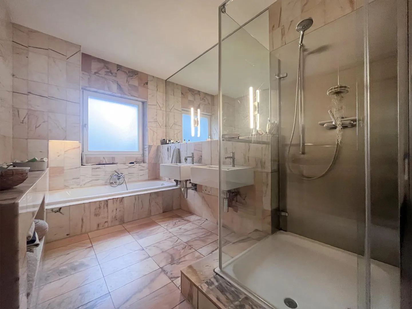 Charming 8-room townhouse with romantic garden - Photo 11 of 14