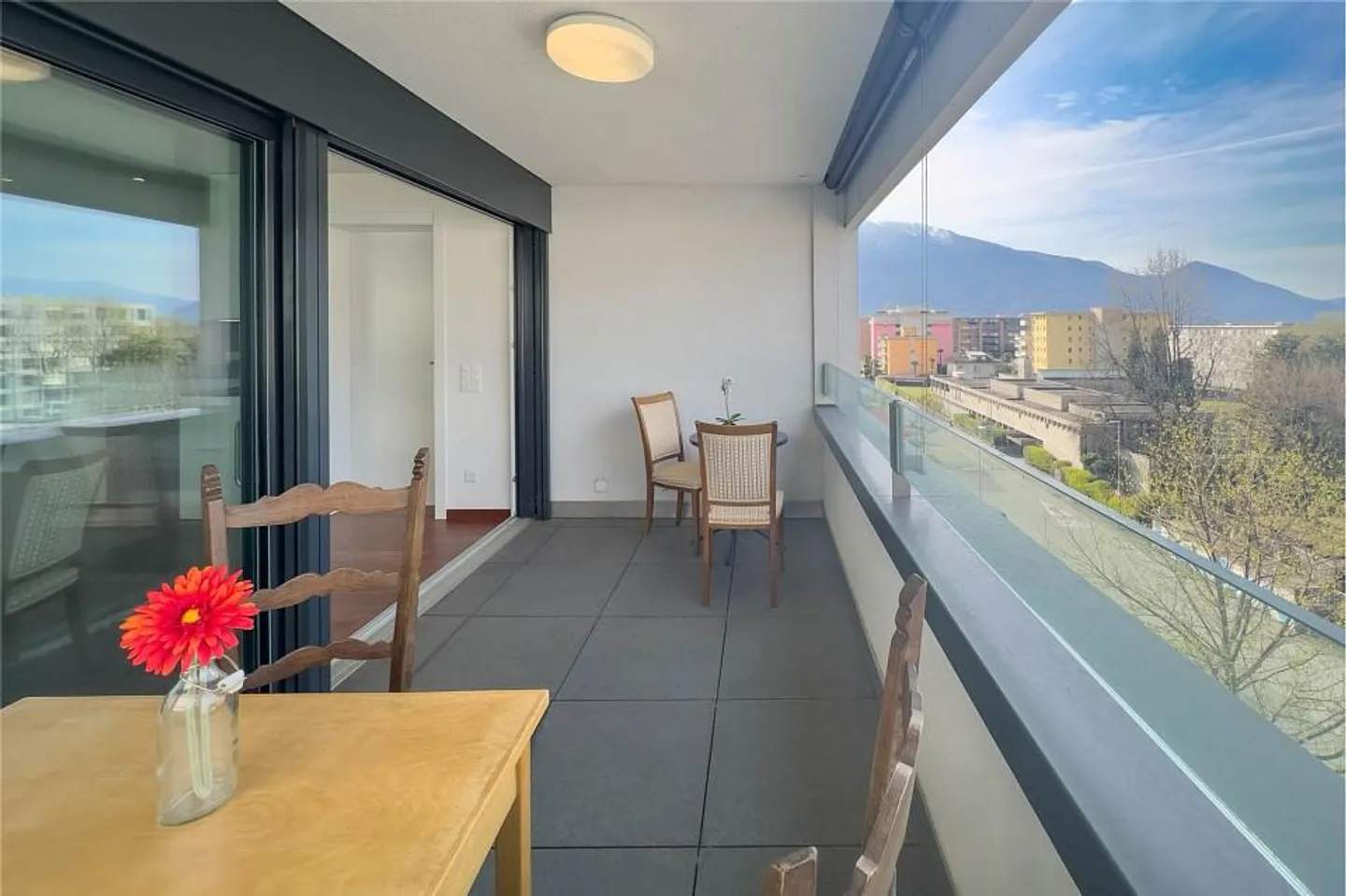 Appartement de 3,5 pièces en parfait état - Photo 3 sur 13