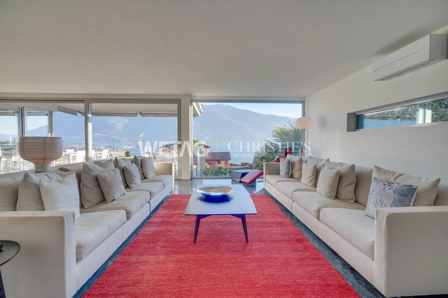 Appartamento duplex di lusso con giardino privato e vista mozzafiato in vendita ad Ascona - Foto 2 di 13