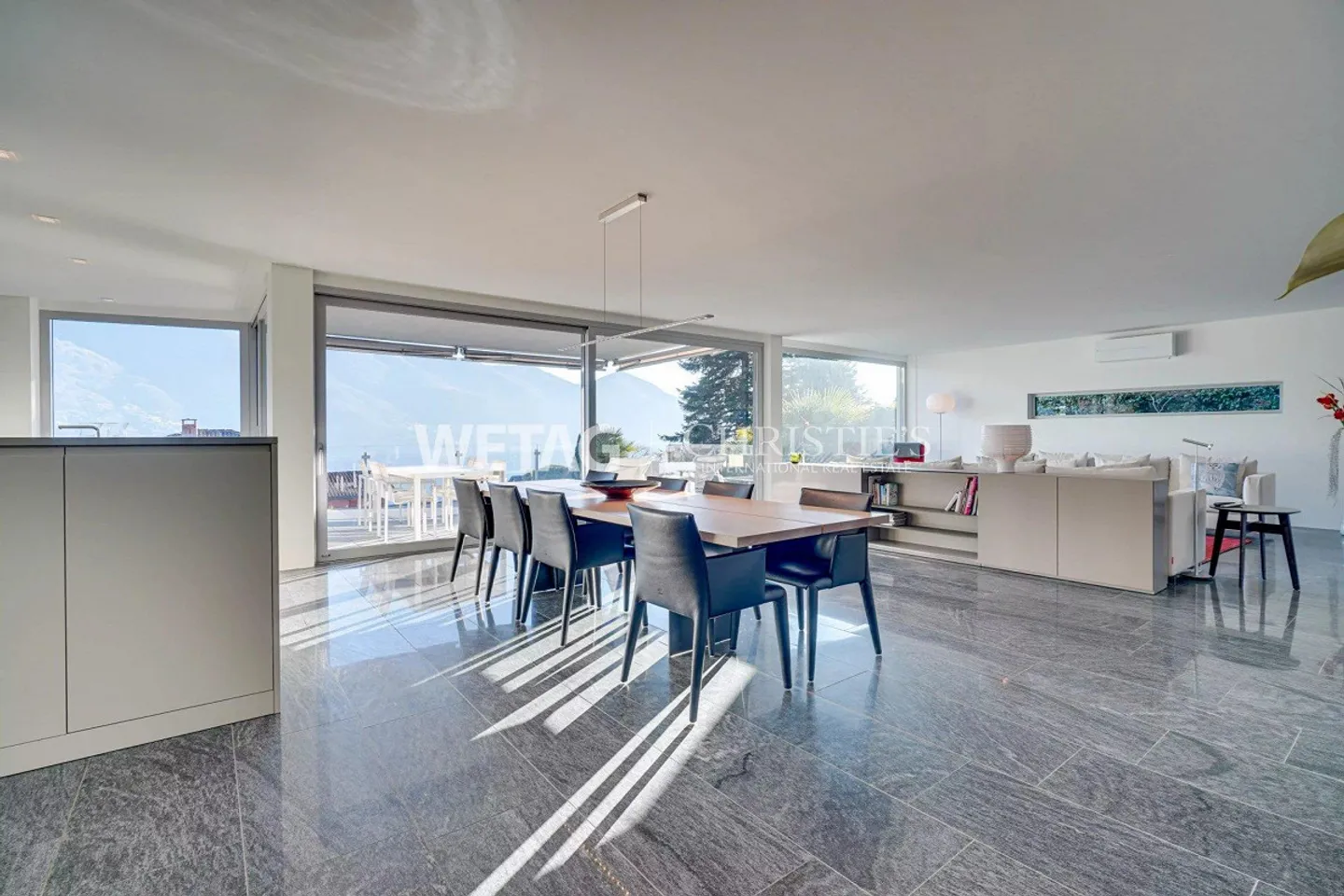 Appartamento duplex di lusso con giardino privato e vista mozzafiato in vendita ad Ascona - Foto 3 di 13