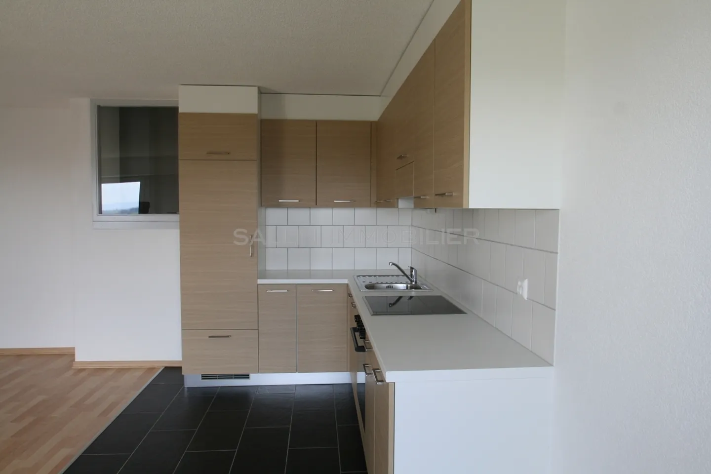 3-ROOM APARTMENT IN A FAMILY NEIGHBORHOOD - Photo 4 of 8