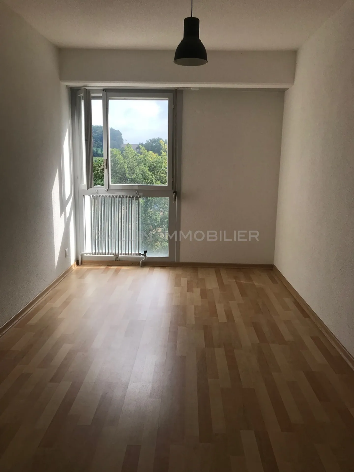 3-ROOM APARTMENT IN A FAMILY NEIGHBORHOOD - Photo 6 of 8