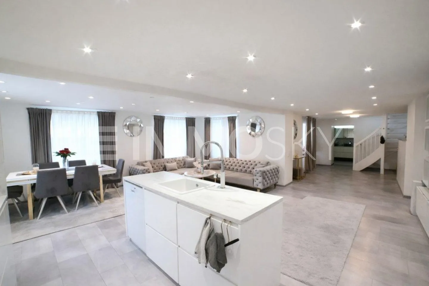 Living space with perspective - perfect combination of living and working - Photo 2 of 5