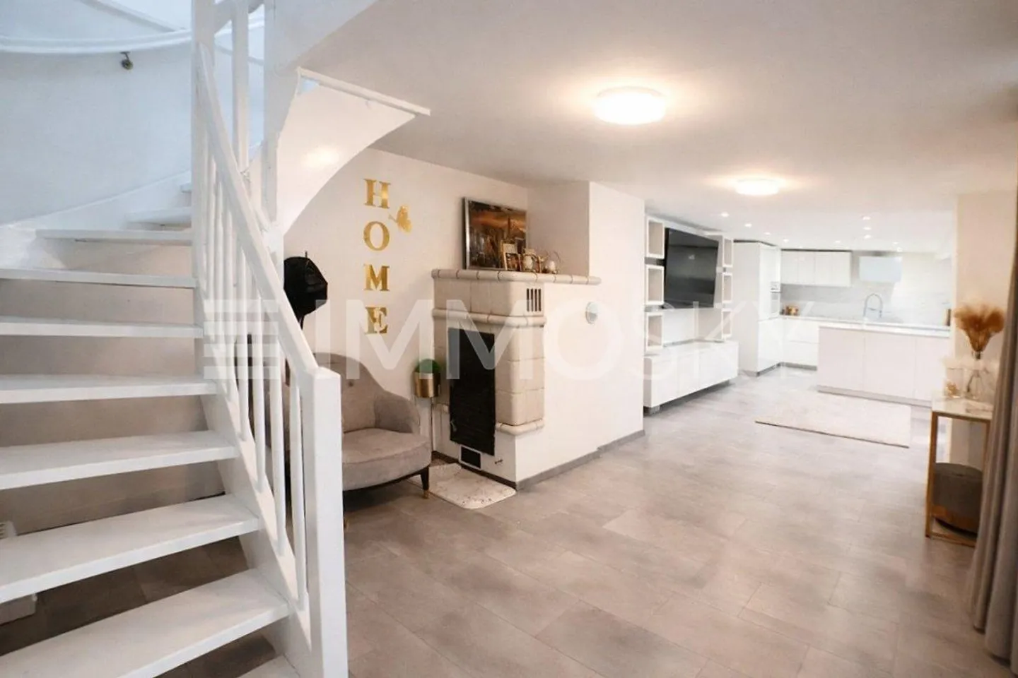 Living space with perspective - perfect combination of living and working - Photo 3 of 5