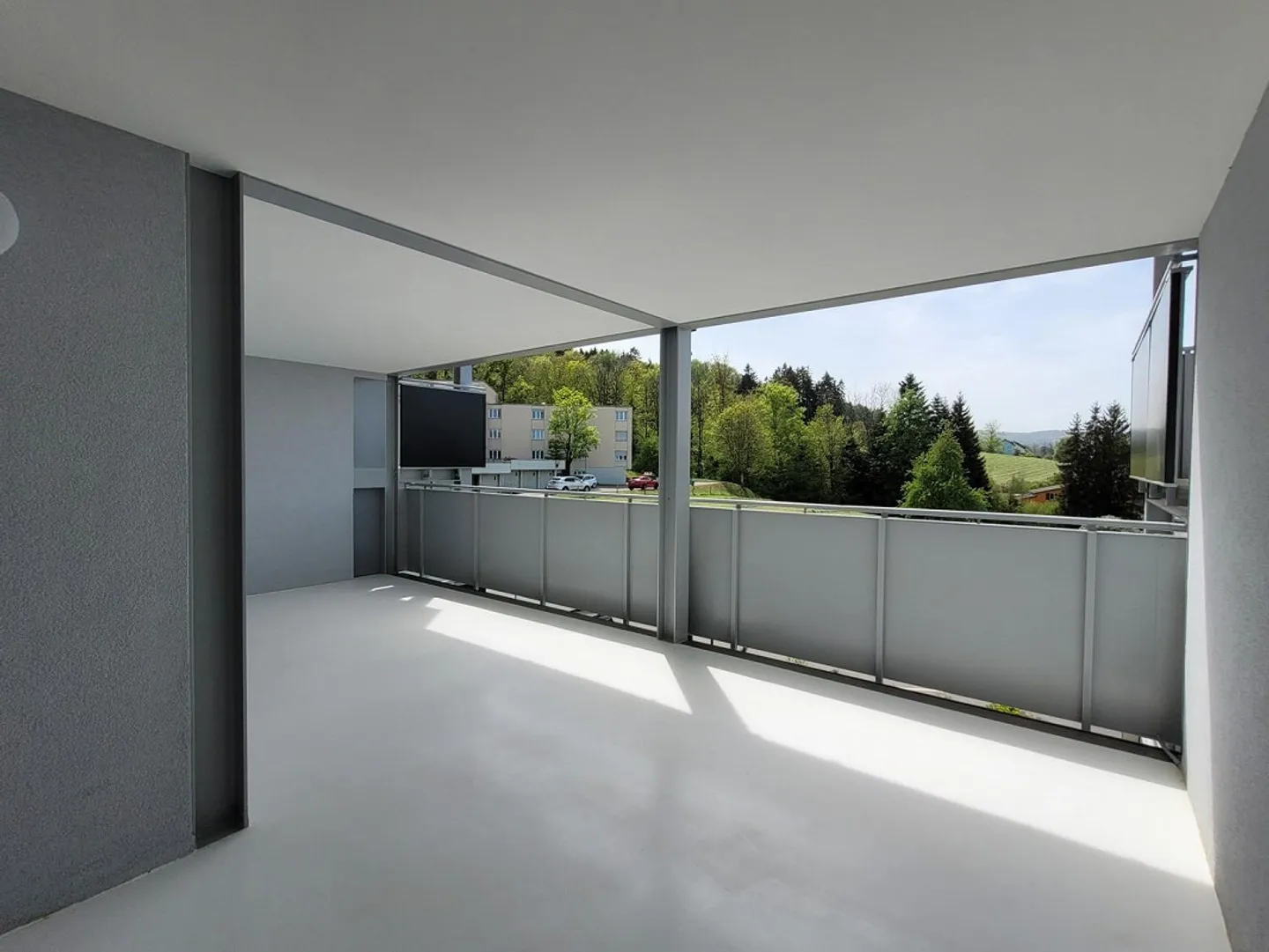 First occupancy of completely renovated apartments with photovoltaic facade - Photo 1 of 8