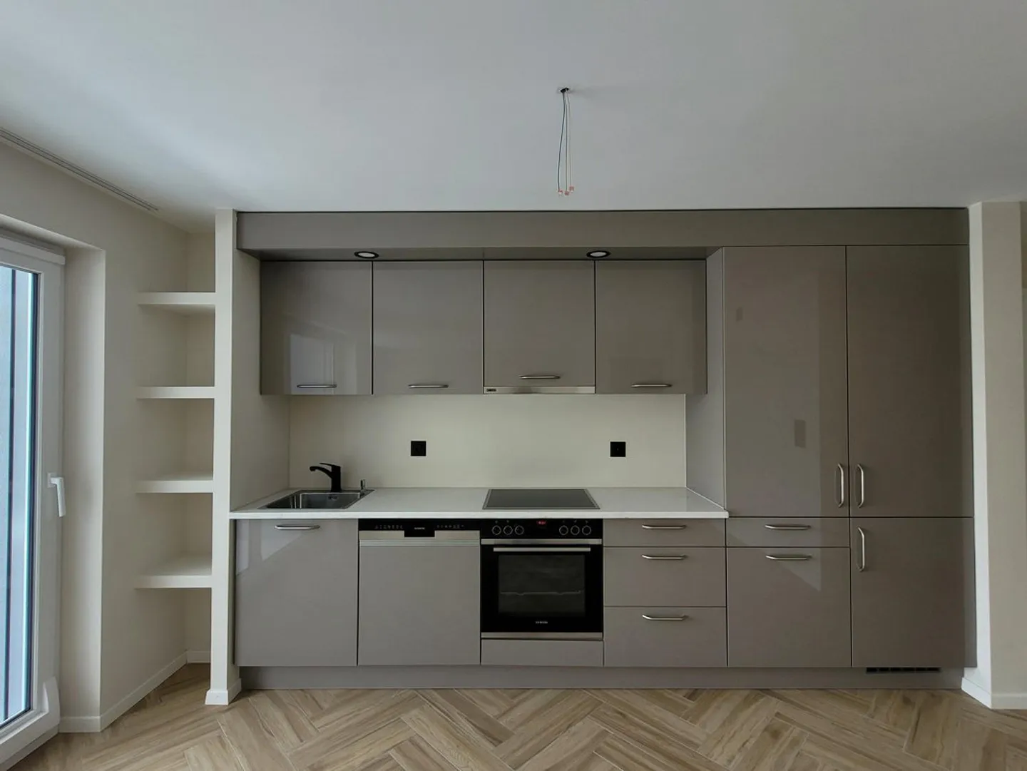 First occupancy of completely renovated apartments with photovoltaic facade - Photo 3 of 8