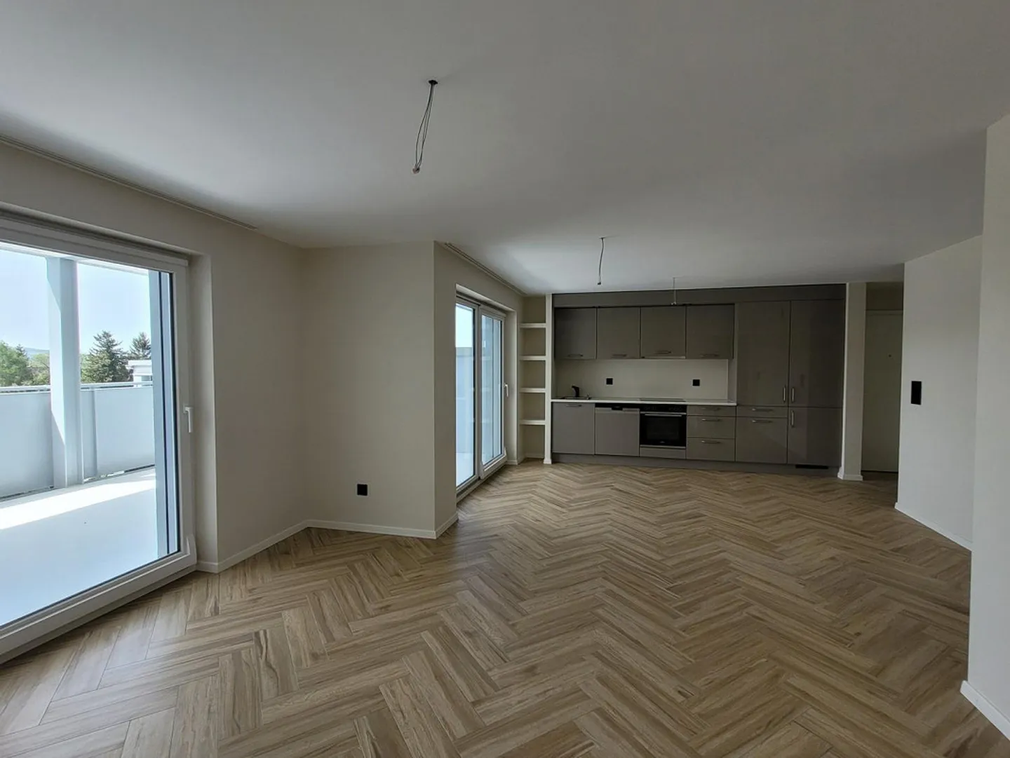 First occupancy of completely renovated apartments with photovoltaic facade - Photo 4 of 8