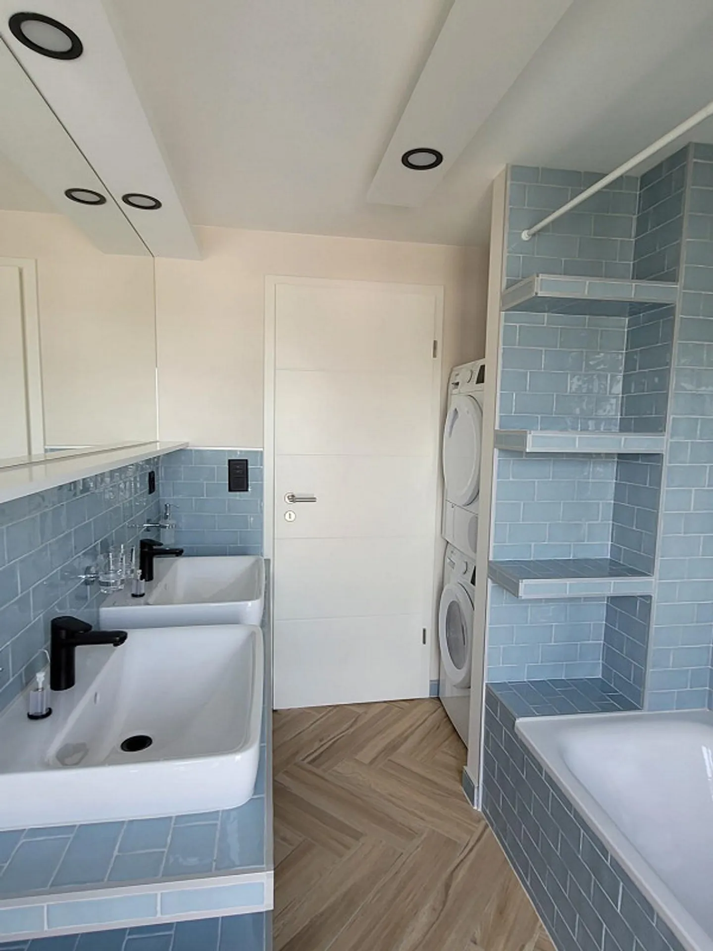 First occupancy of completely renovated apartments with photovoltaic facade - Photo 6 of 8