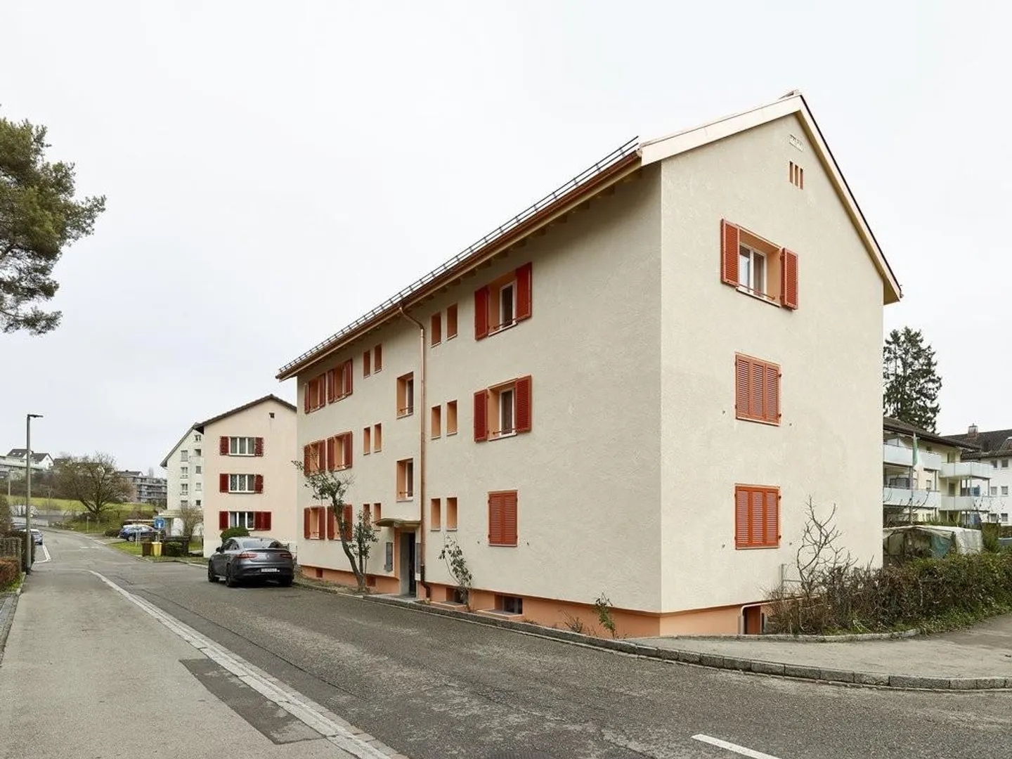 Appartement 4 pièces légèrement rénové dans un quartier calme - Photo 1 sur 10