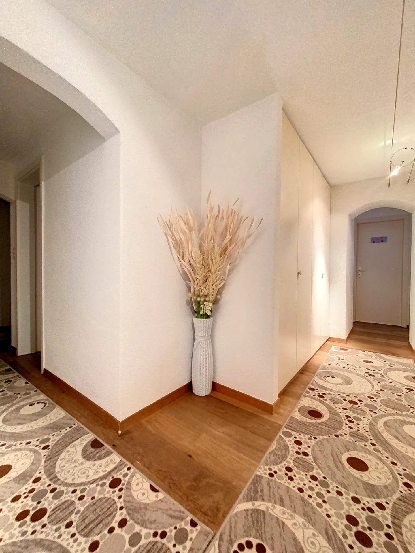Familienvilla mit 3 Wohnungen und Gemeinschaftspool - Foto 12 von 36
