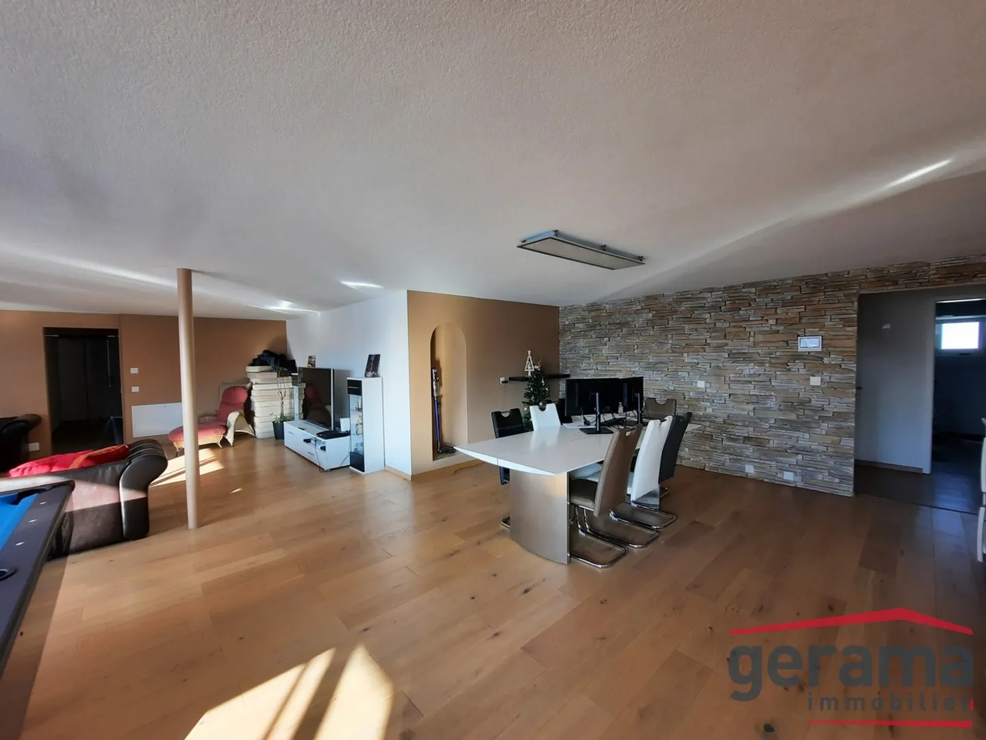 Familienvilla mit 3 Wohnungen und Gemeinschaftspool - Foto 17 von 36
