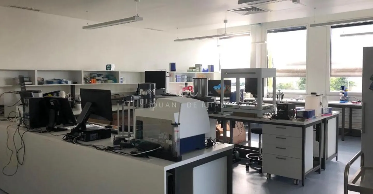Espace Bureau Biotech Moderne - Photo 2 sur 7