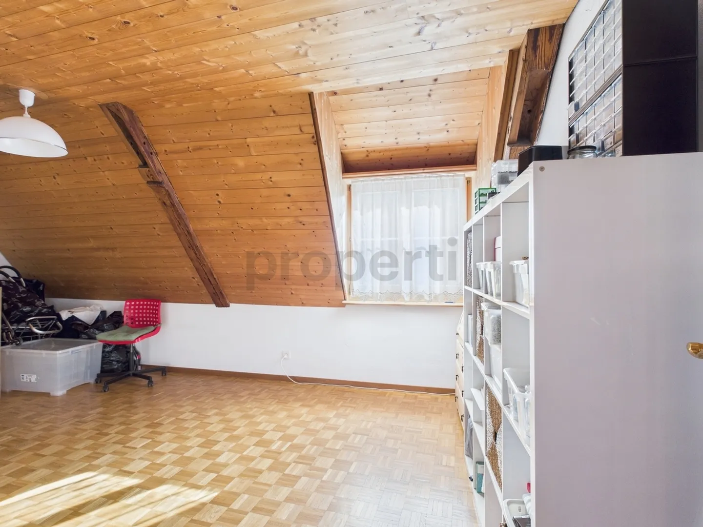 Stylish 5.5-room attic apartment with charm in the village center of Malans - Photo 8 of 13