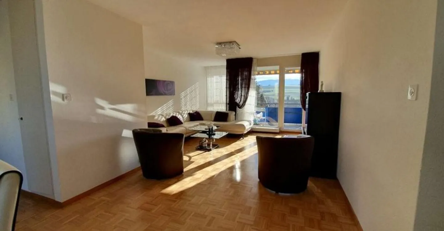 Appartement Charmant avec Vue - Photo 1 sur 9