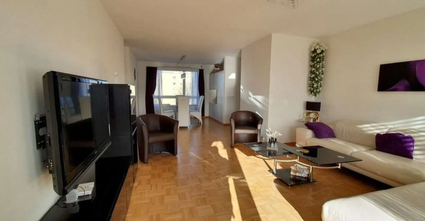 Appartement Charmant avec Vue - Photo 2 sur 9