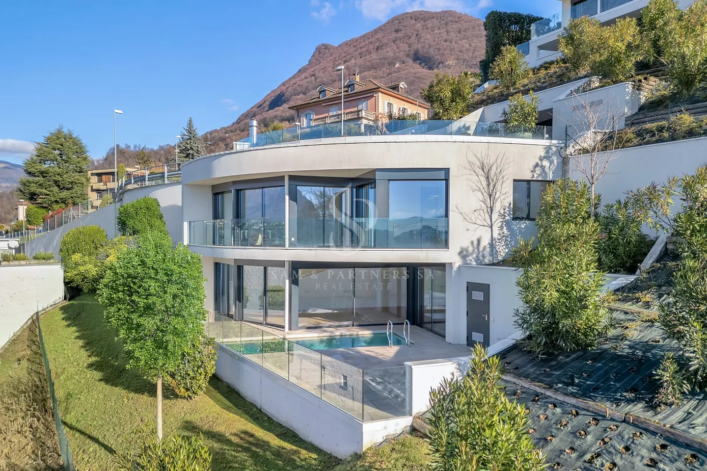 Villa moderne avec piscine - Photo 1 sur 16