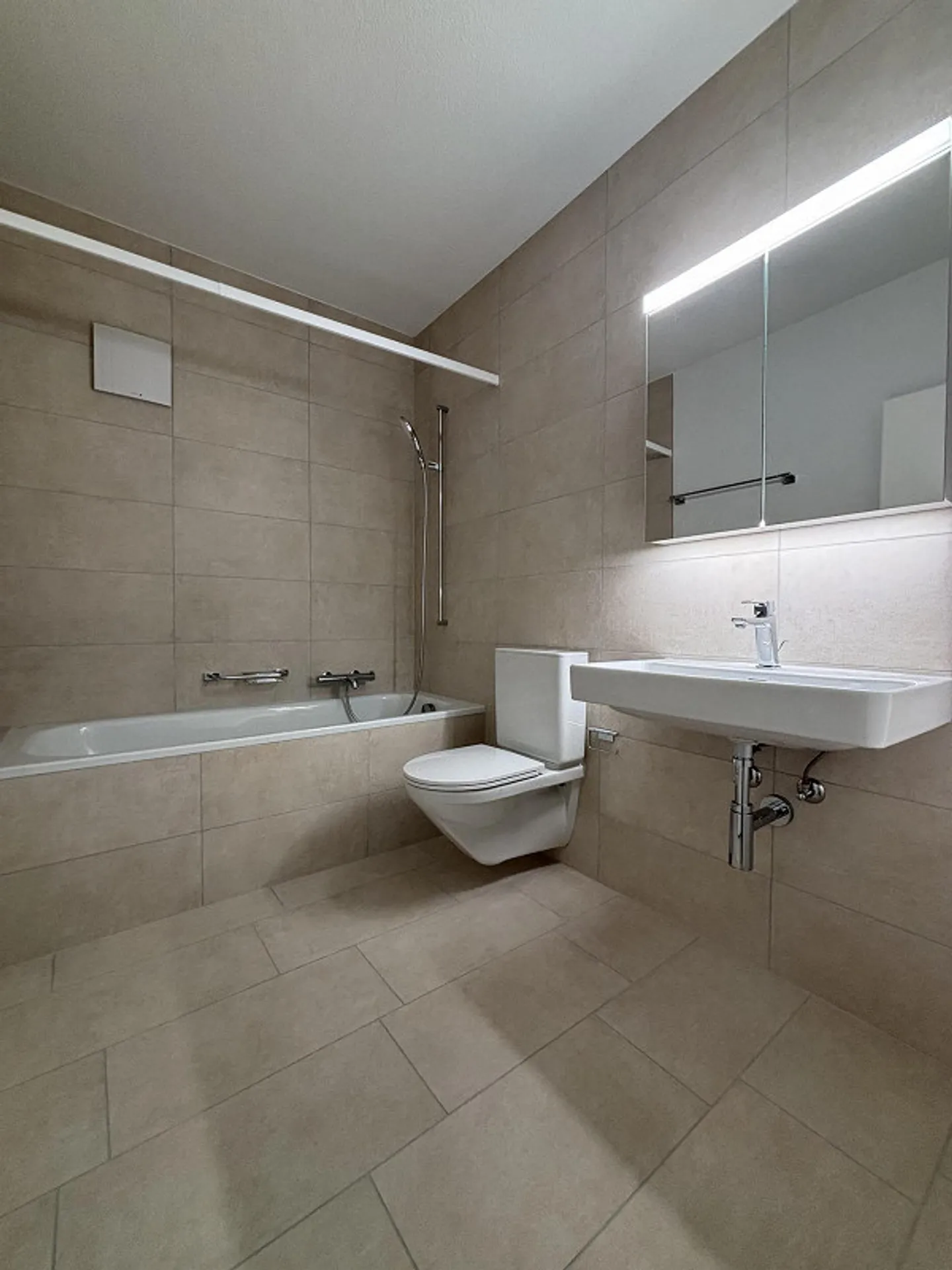 Completely renovated attic apartment for first occupancy - Photo 7 of 9
