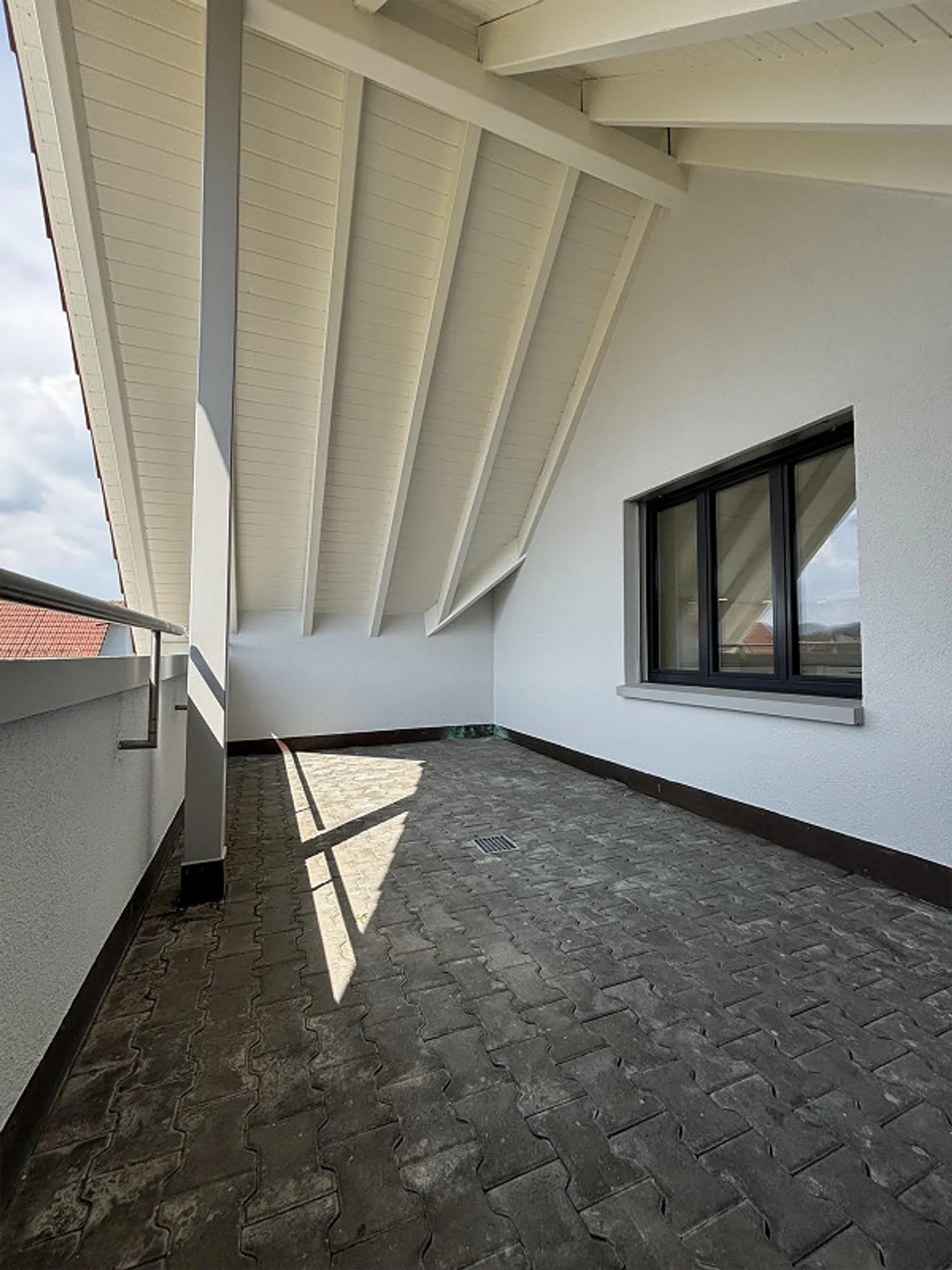 Completely renovated attic apartment for first occupancy - Photo 8 of 9