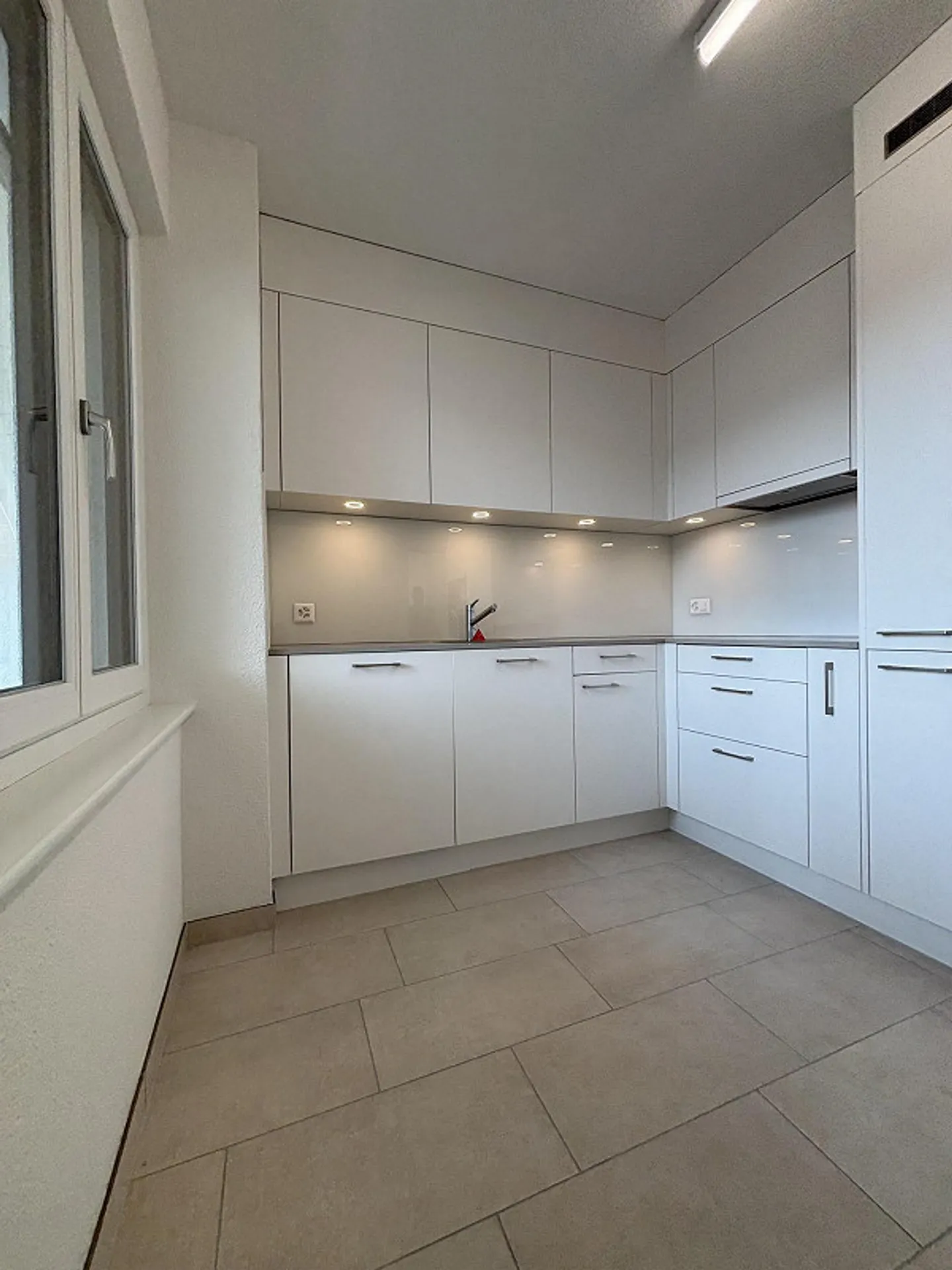 Completely renovated attic apartment for first occupancy - Photo 4 of 9