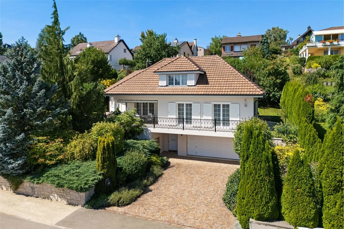 Awake Villa with Idyllic Garden - Photo 2 of 13