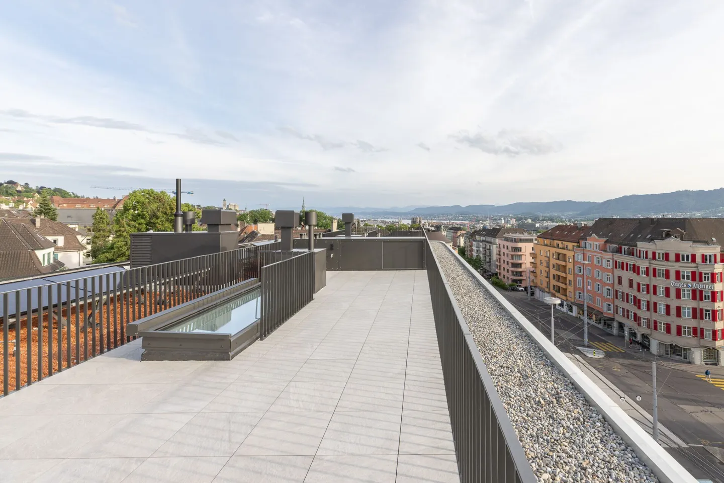 Esclusivo appartamento attico di 3,5 locali con terrazza sul tetto e vista lago - Foto 13 di 16
