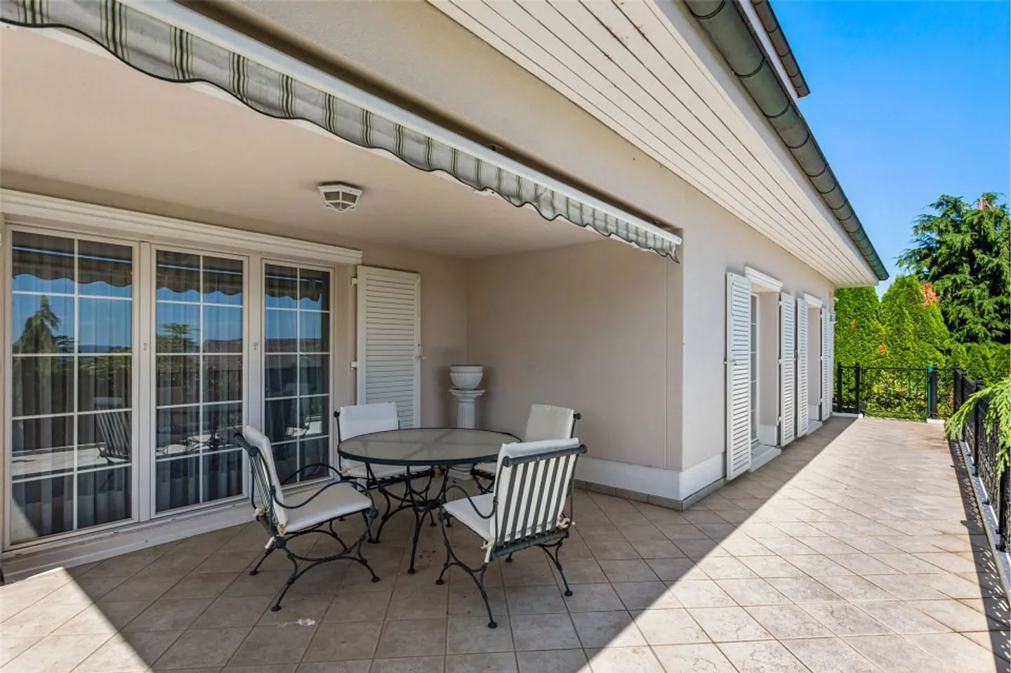 Awake Villa with Idyllic Garden - Photo 3 of 13