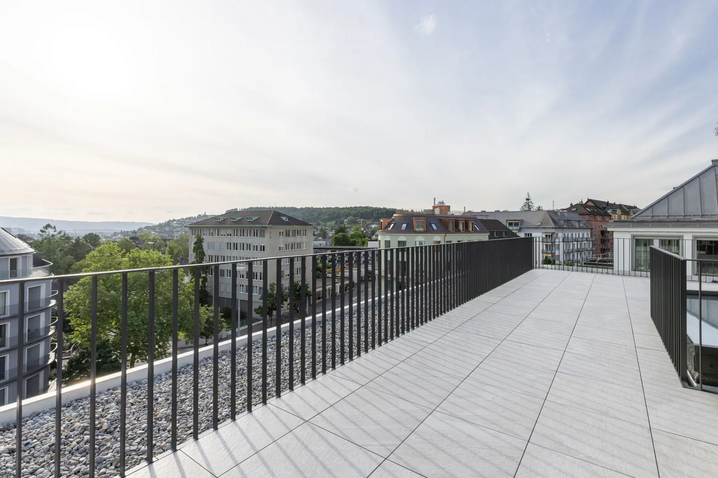 Esclusivo appartamento attico di 3,5 locali con terrazza sul tetto e vista lago - Foto 14 di 16