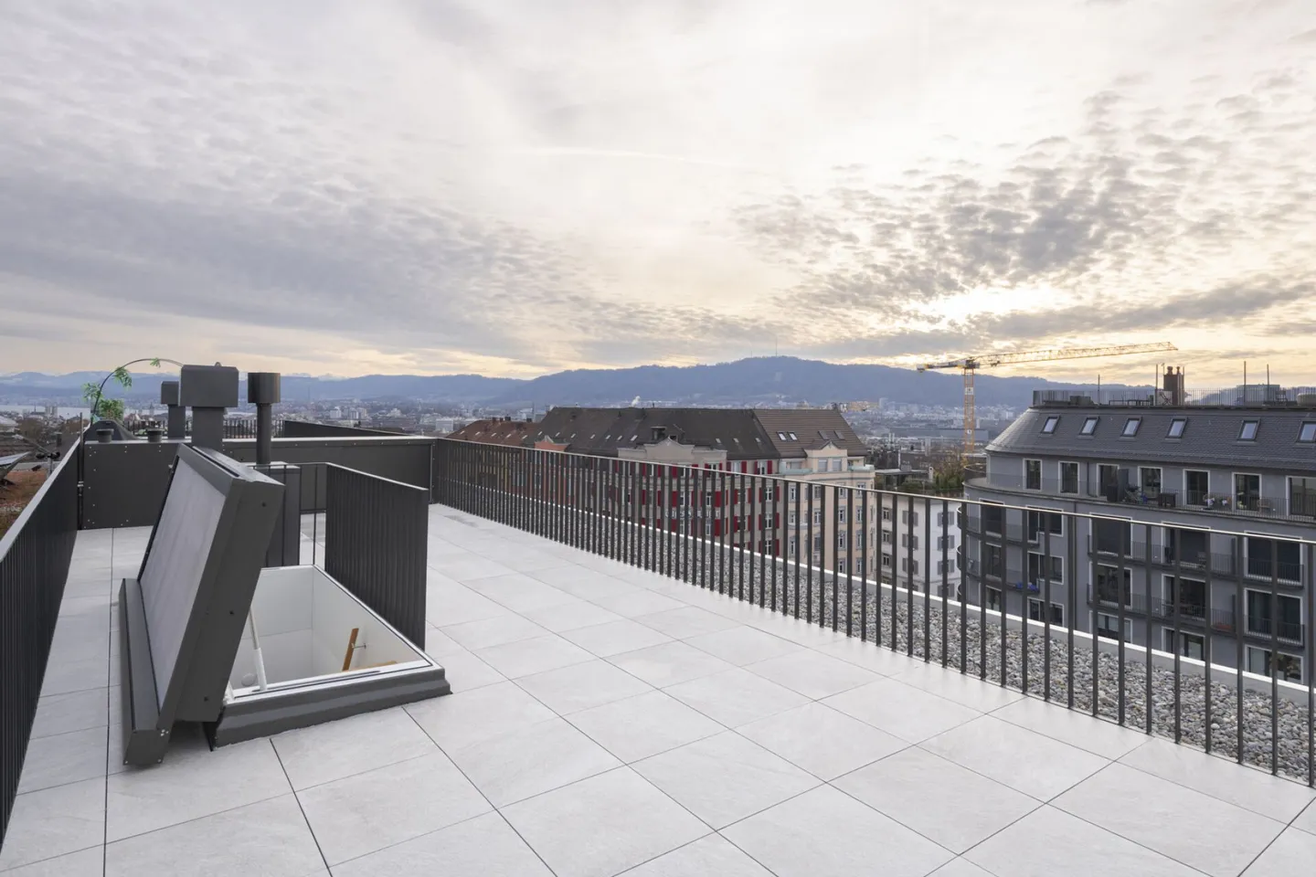 Esclusivo appartamento attico di 3,5 locali con terrazza sul tetto e vista lago - Foto 15 di 16