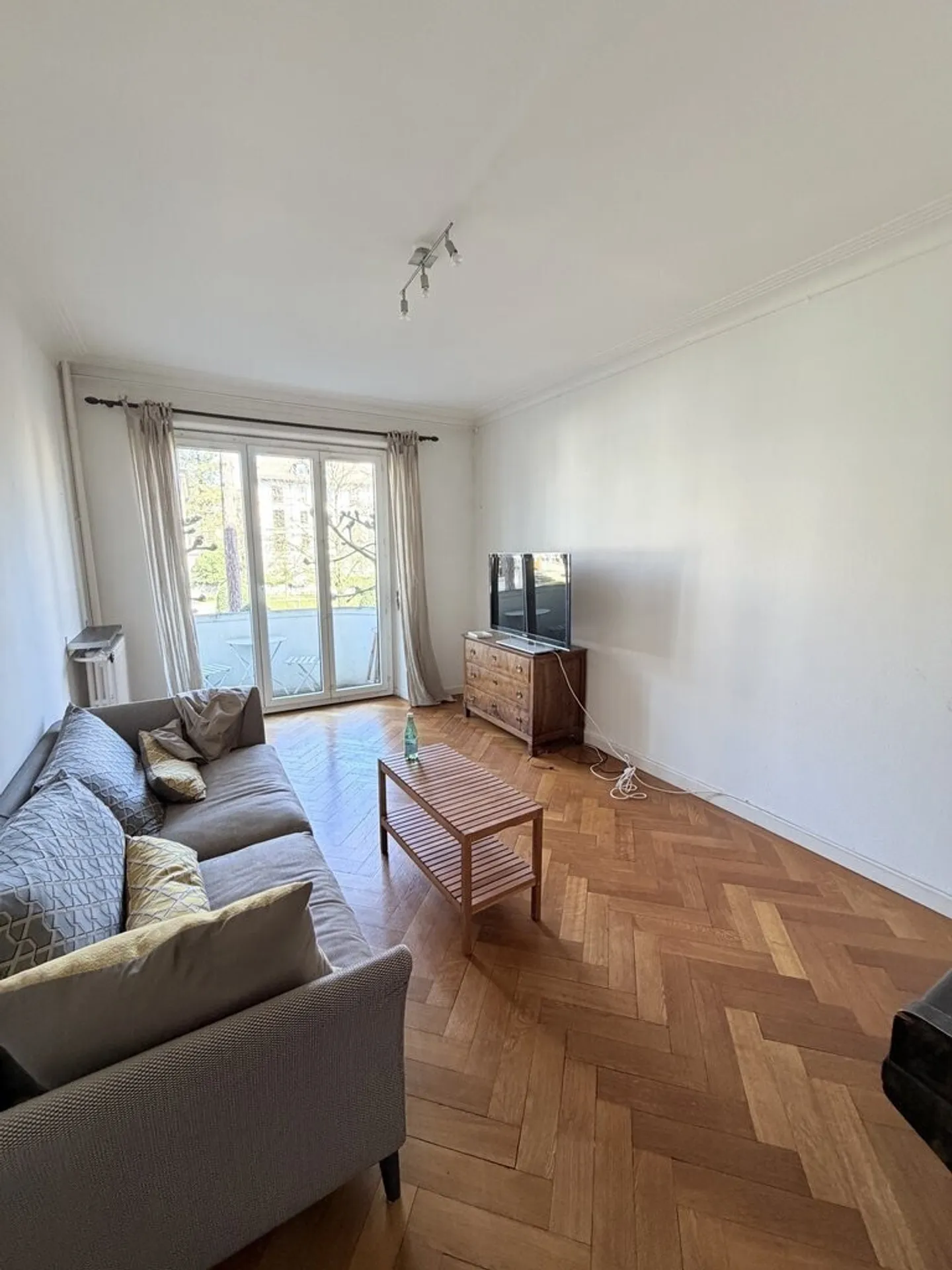 To seize! Charming apartment in the heart of Geneva! - Photo 2 of 5