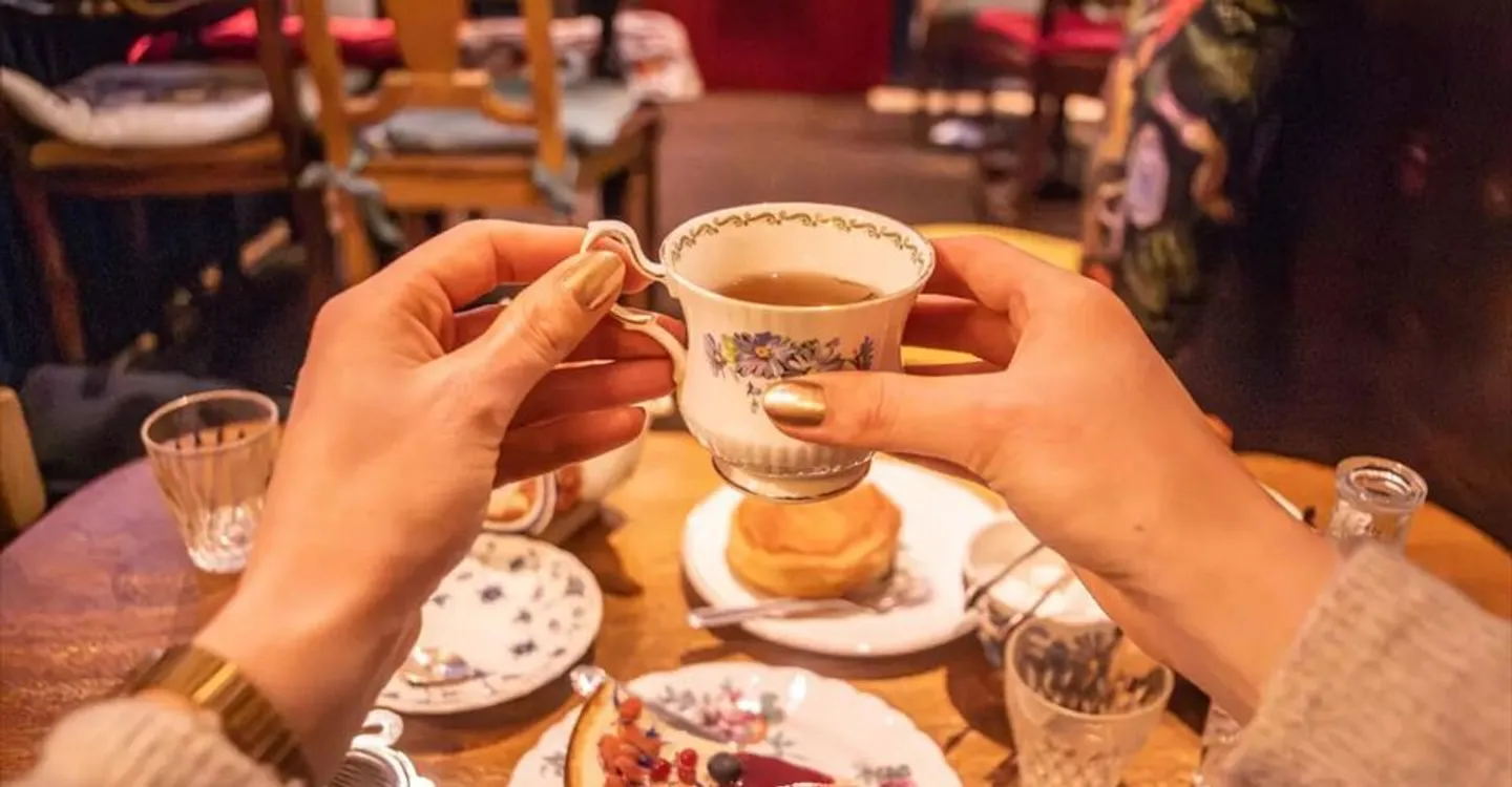 Mixed-use building for rent - Photo 1 of 2