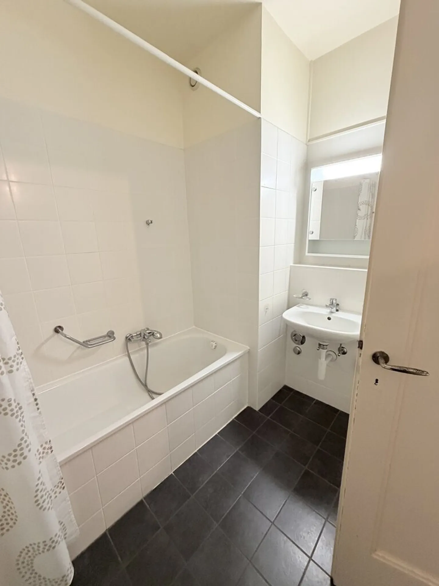 To seize! Charming apartment in the heart of Geneva! - Photo 5 of 5