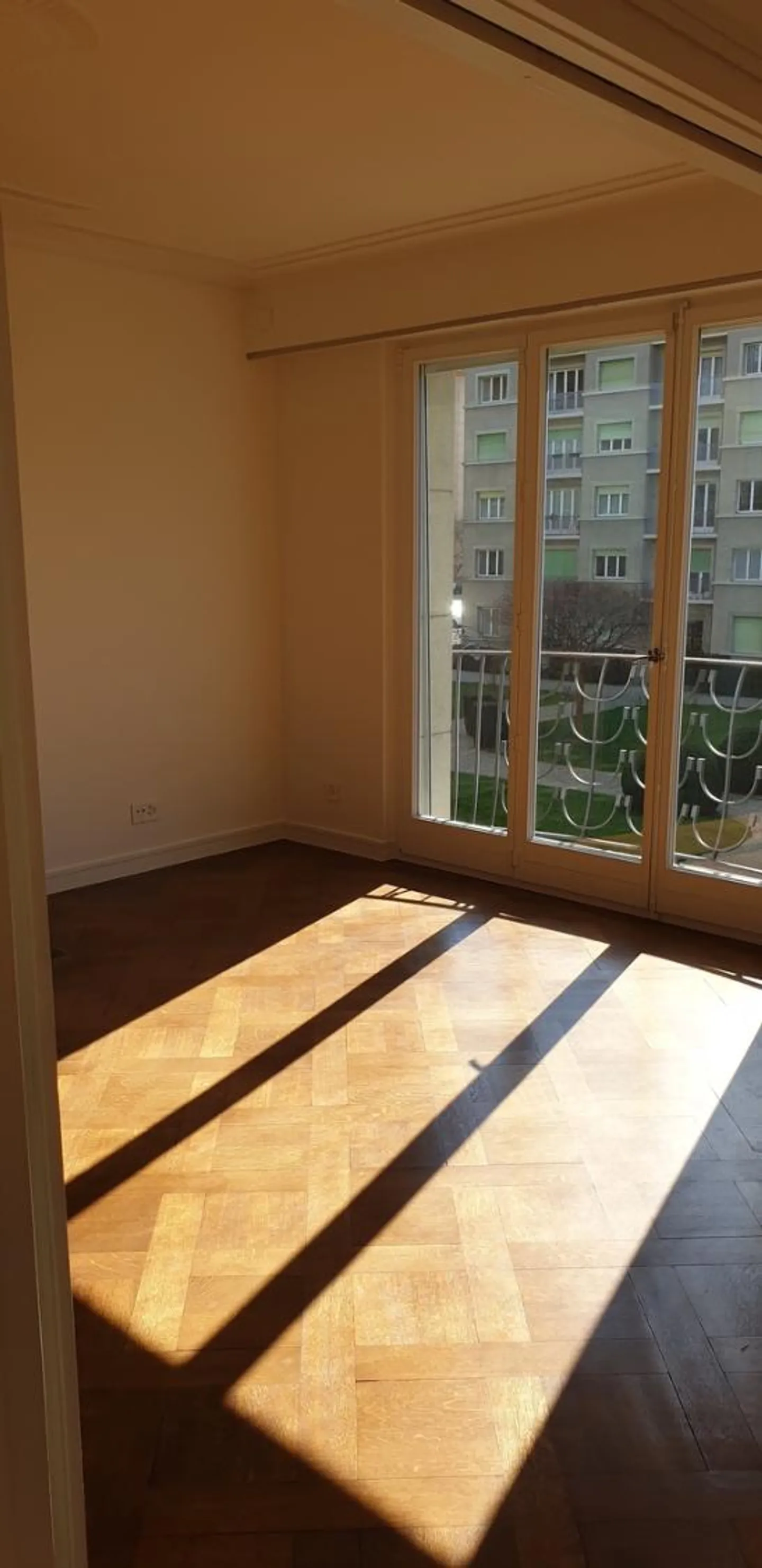 Appartement spacieux aux Eaux-Vives - Photo 7 sur 13
