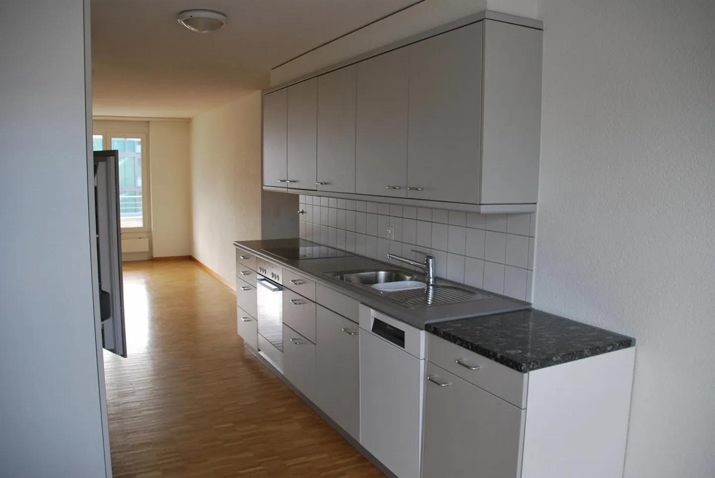 Appartamento pratico con bella vista - Foto 4 di 6