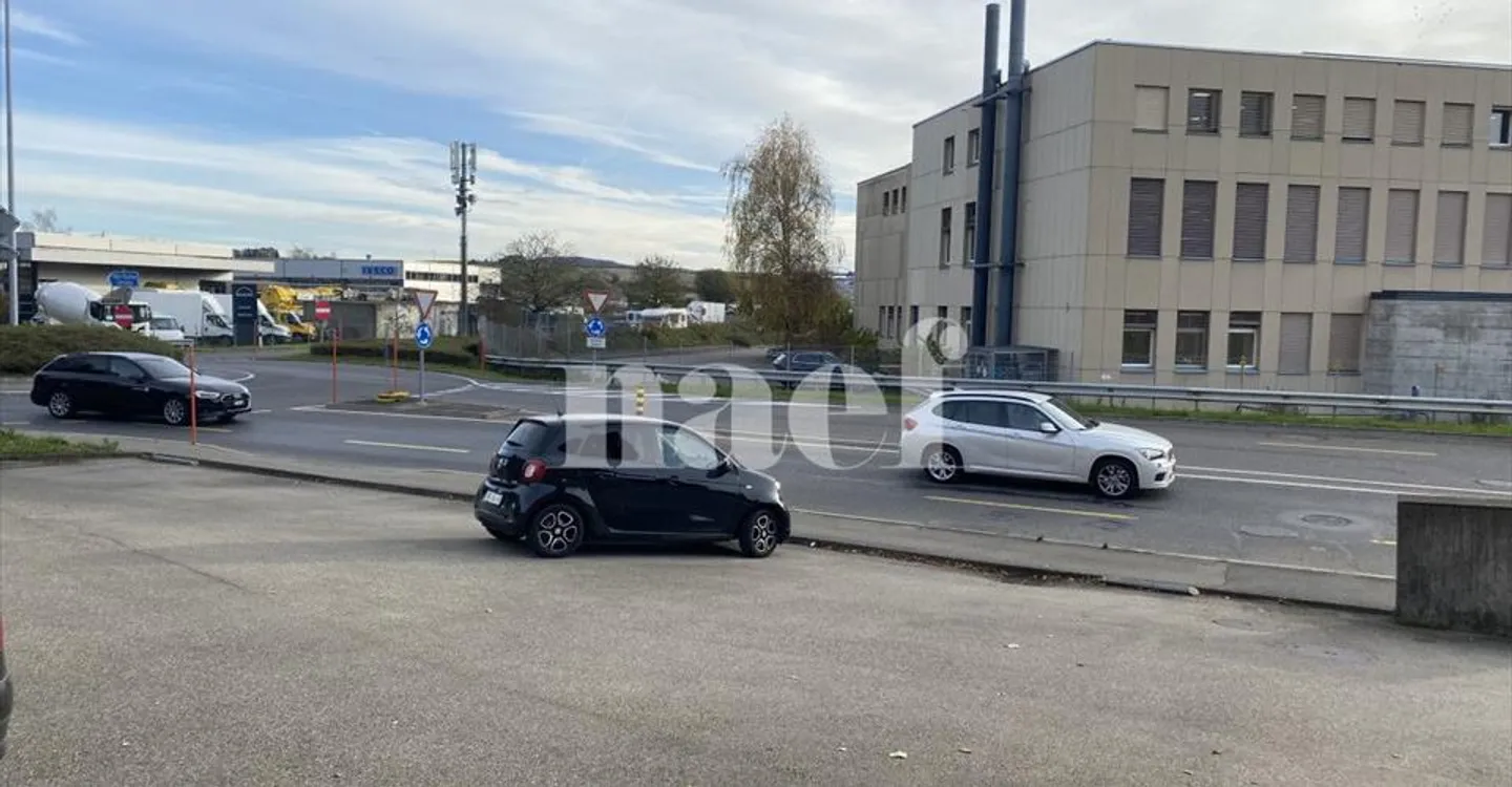 Mixed-use building for rent - Photo 7 of 13