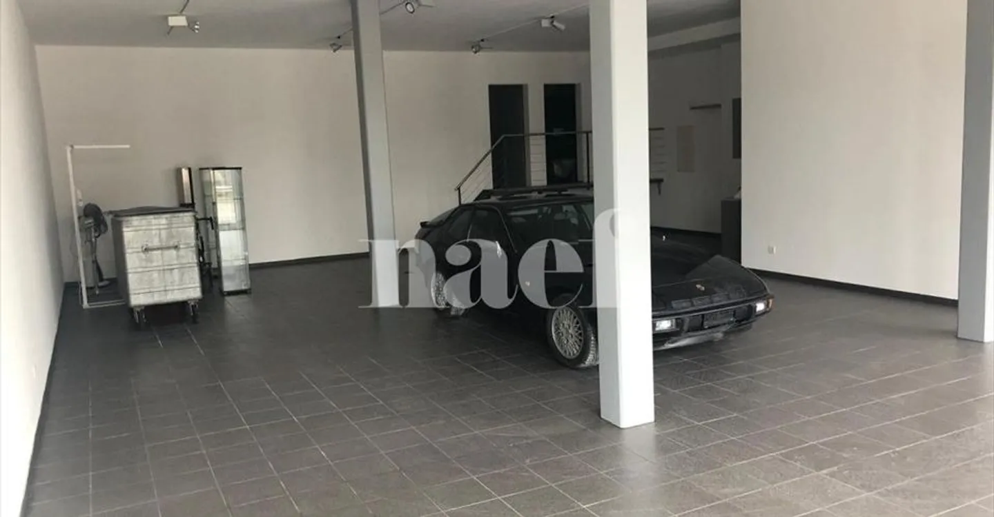 Mixed-use building for rent - Photo 5 of 13