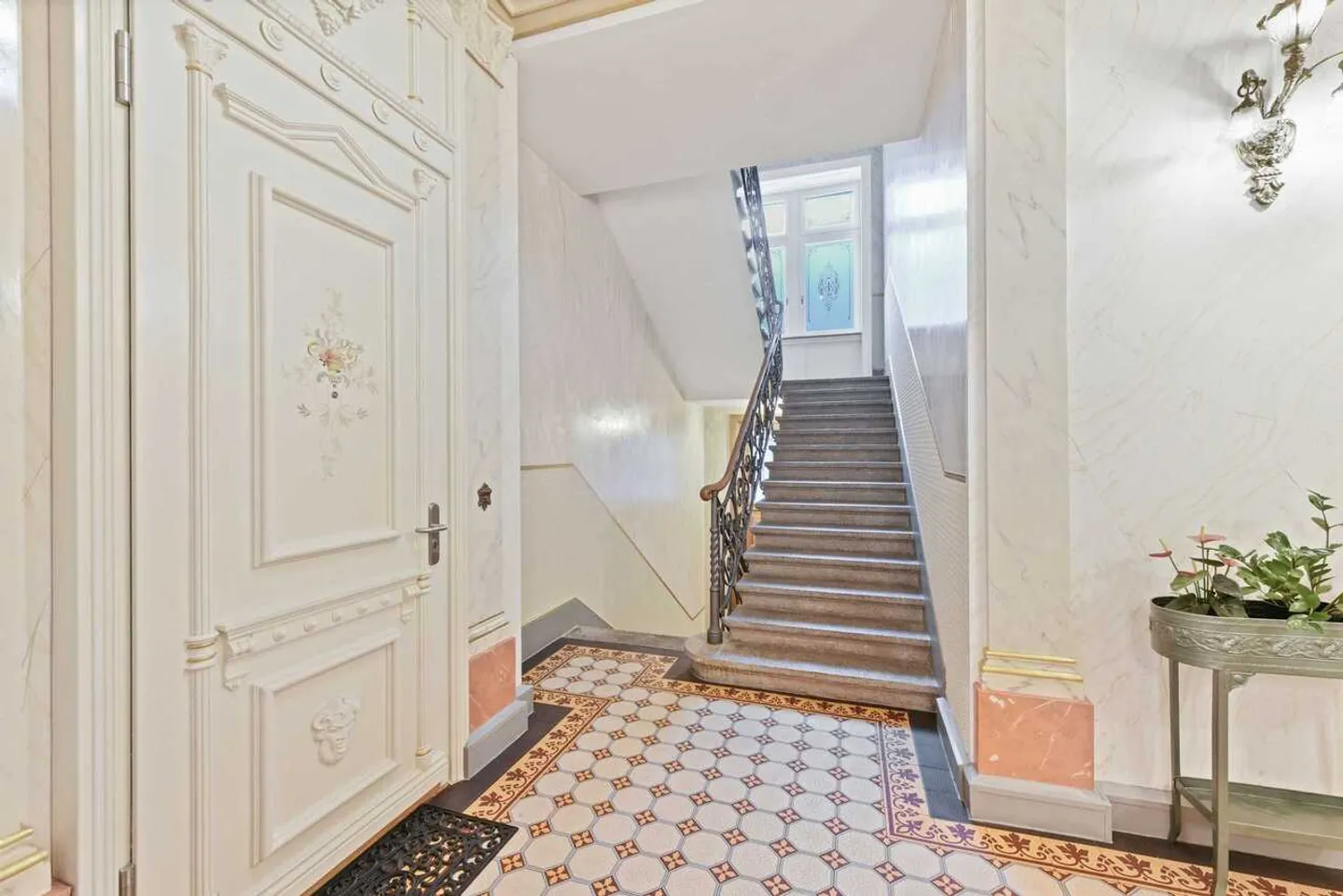 Bureau ancien meublé avec terrasse dans un emplacement de choix à Zurich - Photo 10 sur 13