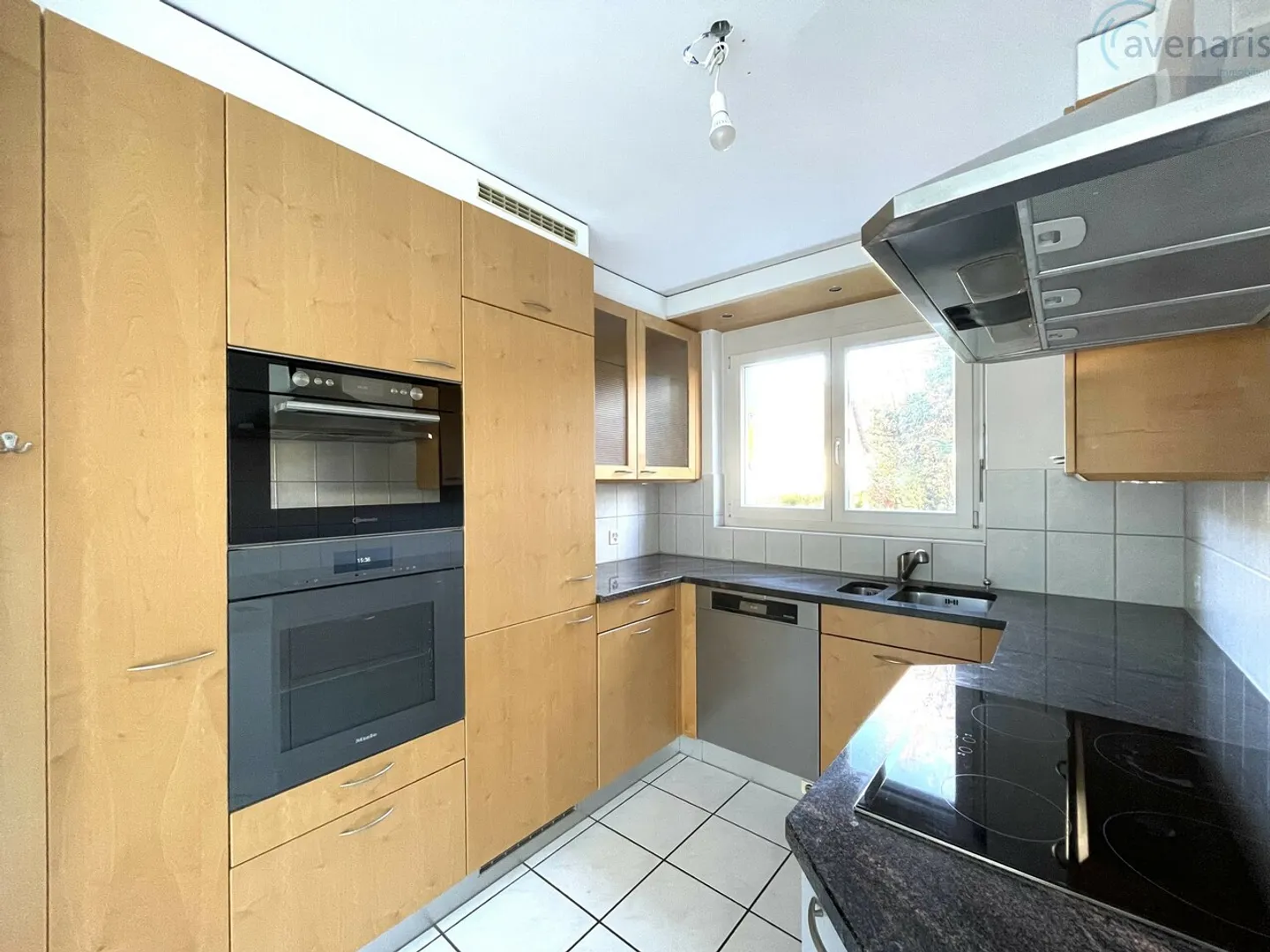 Casa bifamiliare spaziosa in una posizione centrale - Foto 6 di 16