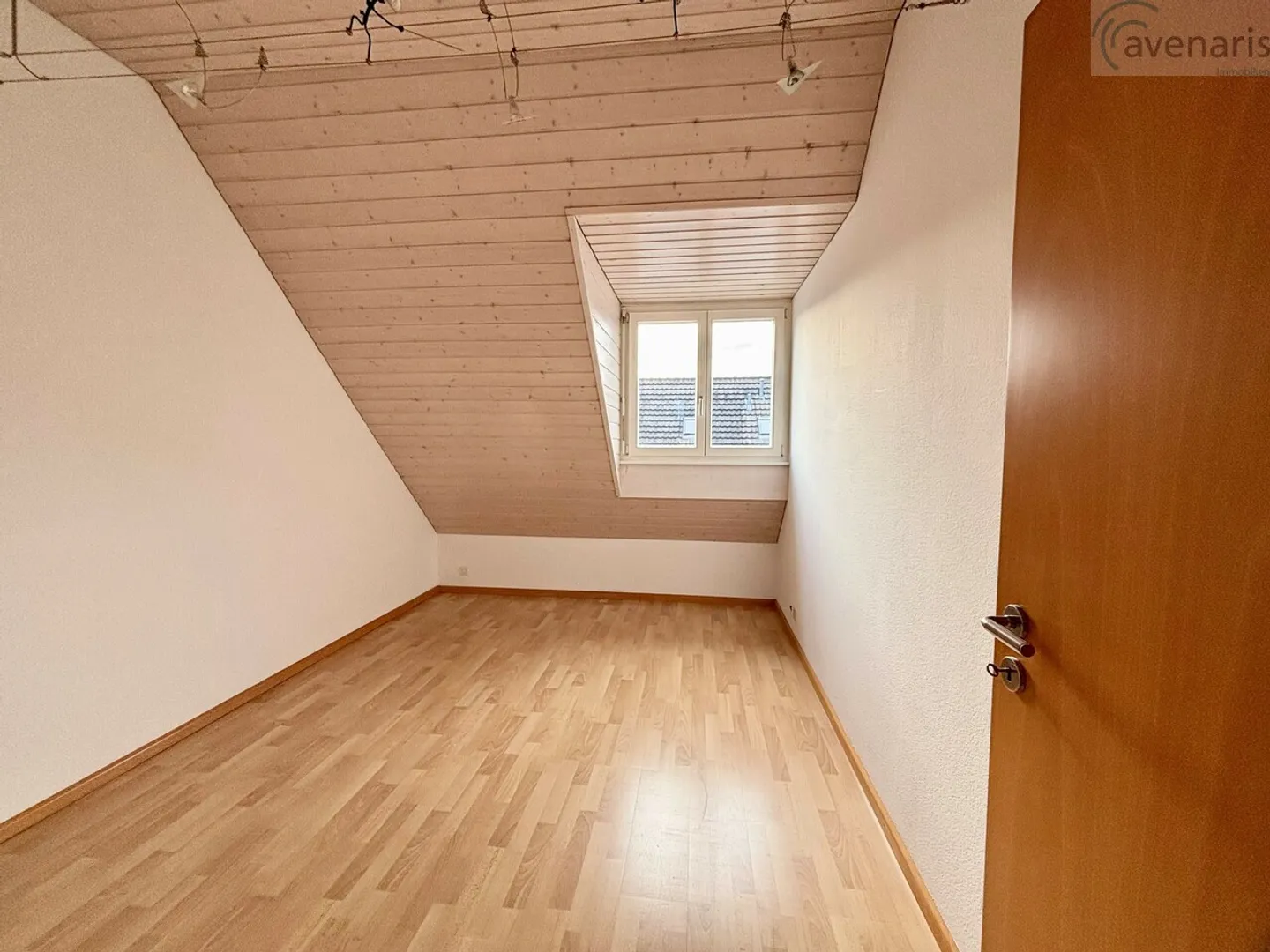 Casa bifamiliare spaziosa in una posizione centrale - Foto 11 di 16